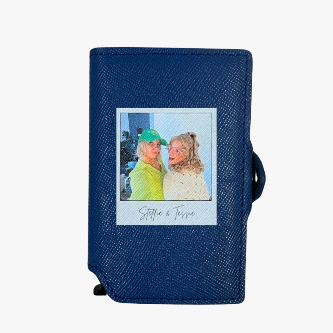 Uitschuifbare pasjeshouder met polaroid en naam | blauw